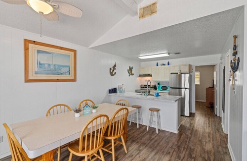 Surfside Beach Apartment | Playa Vista · Ocean View, Cozy, Peaceful, Kid/Pet Friendly