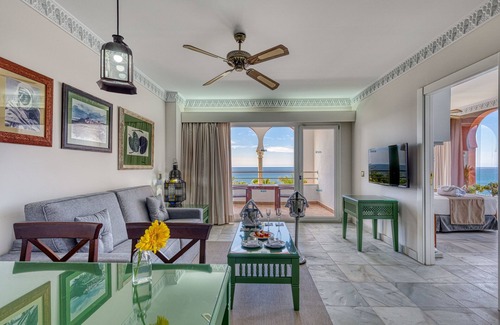 Velilla-Taramay Hotel | Playacalida Hotel