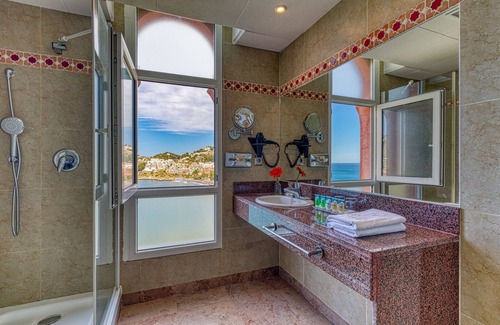 Velilla-Taramay Hotel | Playacalida Hotel