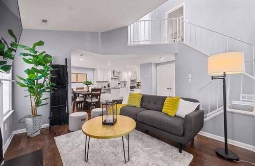 Montgomery Village House | Playground | Kid & Pet Friendly!