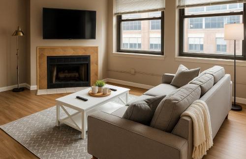 Downtown Cleveland Apartment | Playhouse Square Downtown, Rock Hall, Clinic, CSU