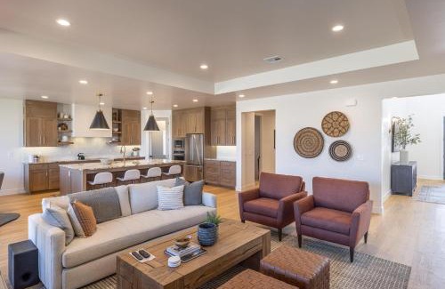 St. George House | Playin On The Ledge