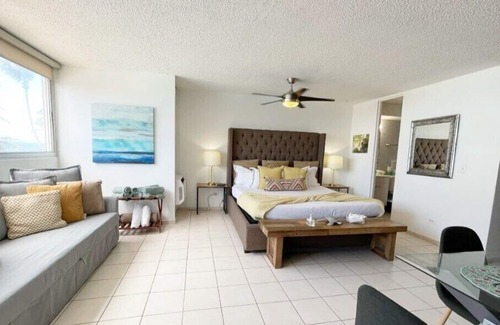 Parque Apartment | Playita Condado Studio Oceanfront Pool