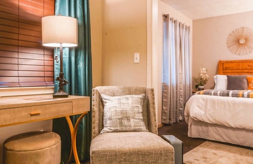 Tahoe Valley Hotel | Playpark Lodge Unit 8 Master Queen Suite