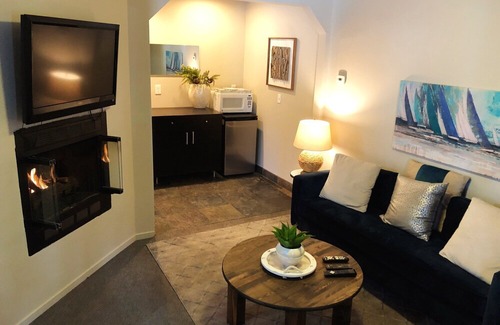 Tahoe Valley Hotel | Playpark Lodge Unit 9 Masterking Suite