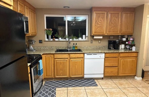 Tri-Cities House | Playtime Paradise! Pool, Video Game Room, Pets OK!