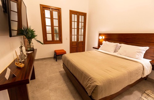 Lourdes Hotel | Plaza Chapala Hotel