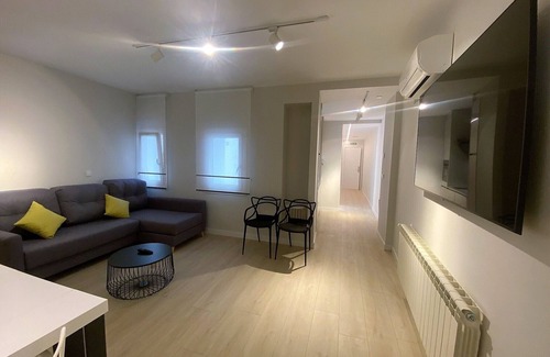 Burgos Apartment | Plaza de los Castaños Suite (in the heart of Burgos)