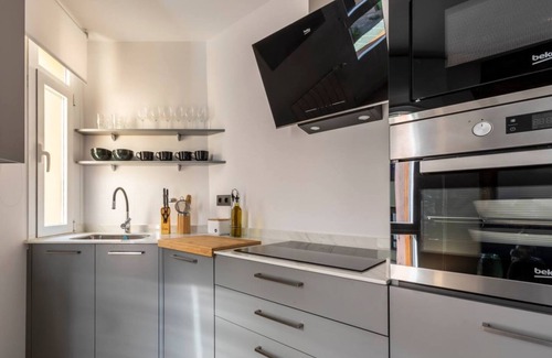 Bilbao la Vieja Apartment | Plaza de los Tres Pilares Elegant and renovated
