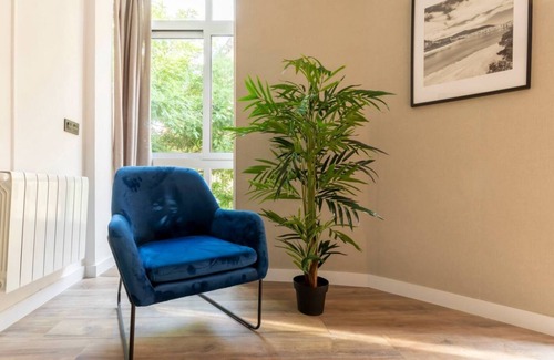 Bilbao la Vieja Apartment | Plaza de los Tres Pilares Elegant and renovated