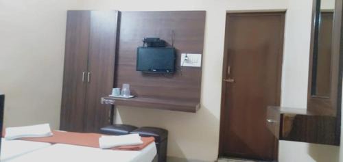 Vadapalani Hotel | PLAZA GUEST HOUSE