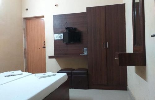 Vadapalani Hotel | PLAZA GUEST HOUSE