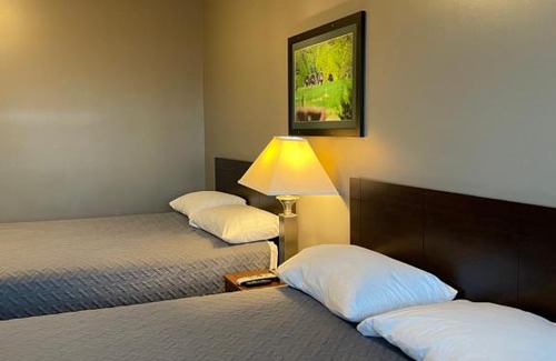 Brown County Hotel | Plaza Inn