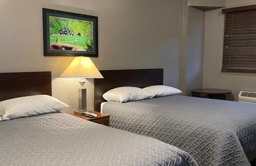 Brown County Hotel | Plaza Inn