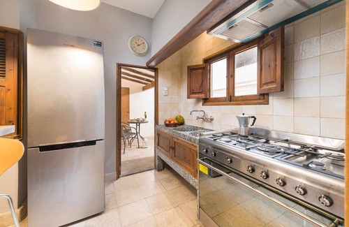 Campanet Apartment | Plaza Maca, townhouse in the center of Campanet