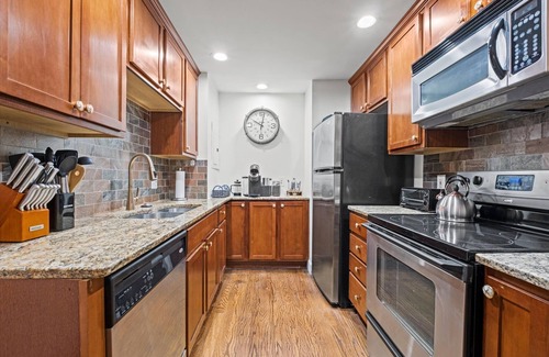 Park Central-Research Park Apartment | Plaza Nook - studio walkable to Plaza, Nelson w/rooftop patio