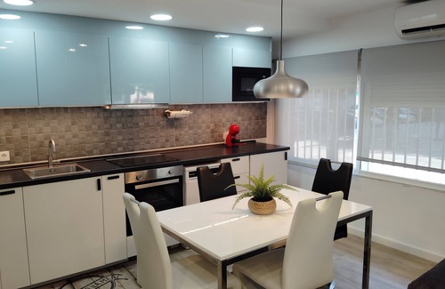 Burjasot Apartment | Plaza Palmeras Apartment