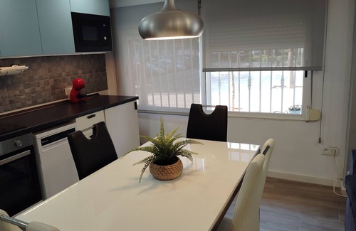 Burjasot Apartment | Plaza Palmeras Apartment