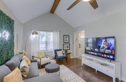 Rosedale House | Plaza Perfection Fenced Backyard W&D
