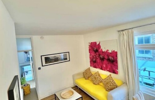 Sands End Apartment | Pleasant 2-bedroom apartment in London