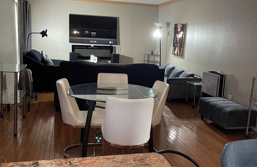 Southfield House | Pleasant 2-bedroom house with AC in Southfield HISTORIC AREA