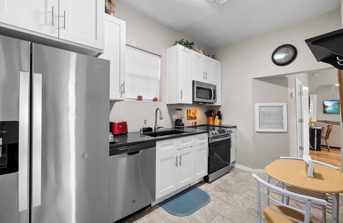 Near East Side House | Pleasant 2-bedroom house six minutes from Rivercenter mall and nearby hospital