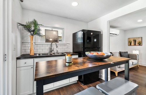 St. Augustine Cottage | Pleasant 2-bedroom cottage, Amazing back yard, Pet Friendly in St. Augustine