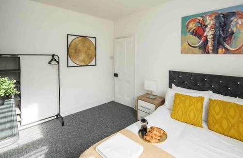 Broad Green Apartment | Pleasant 4 bed house with x6 beds in heart of Croydon ! - Photo ID Required
