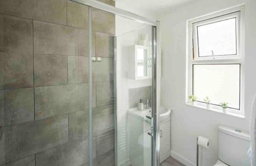 Broad Green Apartment | Pleasant 4 bed house with x6 beds in heart of Croydon ! - Photo ID Required