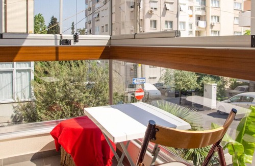 Karabaglar Apartment | Pleasant and Central Flat with Balcony in Izmir
