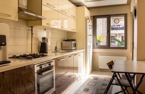 Karabaglar Apartment | Pleasant and Central Flat with Balcony in Izmir