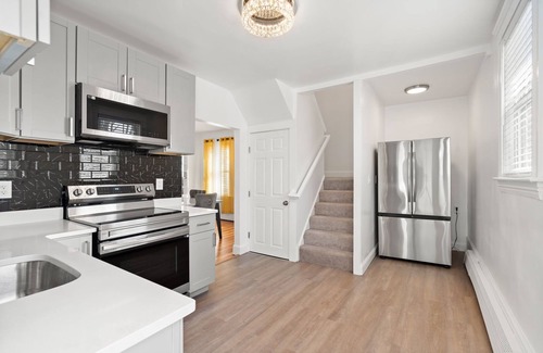 Braintree House | Pleasant and fully furnished 4-bedroom and two bathrooms house in Braintree MA