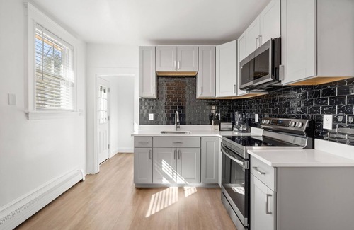 Braintree House | Pleasant and fully furnished 4-bedroom and two bathrooms house in Braintree MA