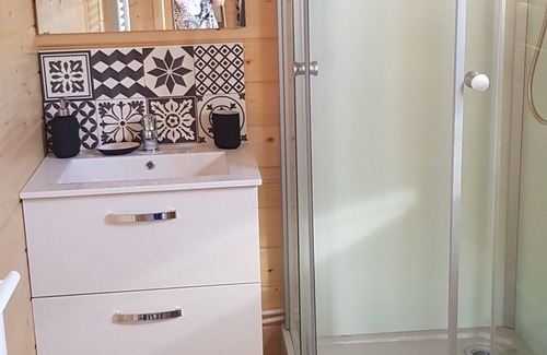 Calorguen Ski Chalet | Pleasant and peaceful fully-equipped wooden chalet