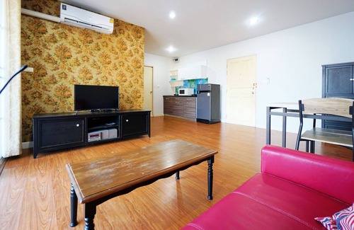 Si Racha Condo | Pleasant condo with AC in Tambon Si Racha