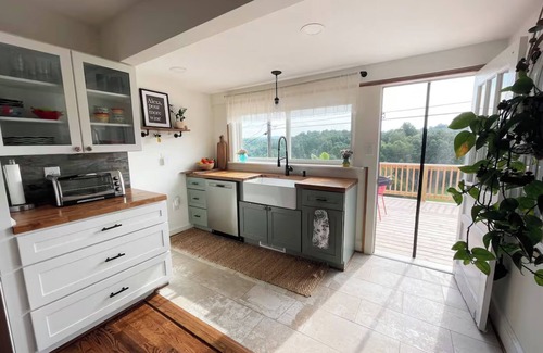 Ironto House | Pleasant CottagenSunrise & Sunset Mountain Views