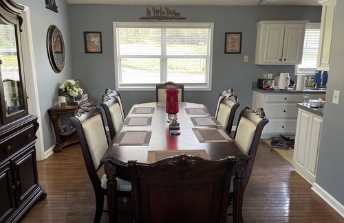 Elmwood Cottage | Pleasant Country House With Lake View ideal for Families