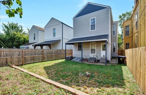 Germantown Apartment | Pleasant duplex with AC in The Highlands, Louisville - WiFi included