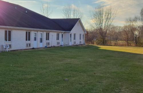 Lockport Hotel | Pleasant Hill Motel
