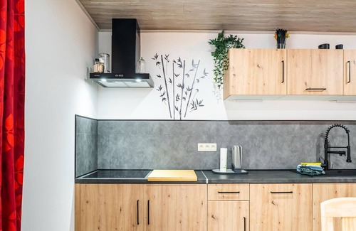 Treignes House | Pleasant holiday home in Wallonie with garden