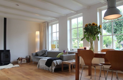 Grootschermer House | Pleasant Holiday Home in Grootschermer with Garden