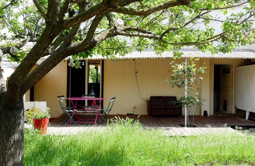 Estanove House | Pleasant house with mature garden