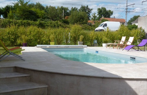 Naintre House | Pleasant house with private swimming pool heated in July and August