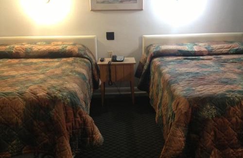 Collingwood Hotel | Pleasant Manor Motel