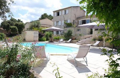 Puget House | Pleasant part of house with pool to share in Vaucluse, 4/6 people