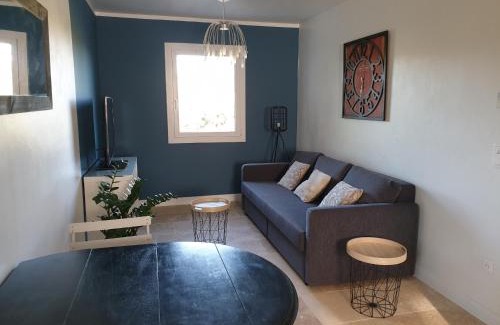 Puget House | Pleasant part of house with pool to share in Vaucluse, 4/6 people
