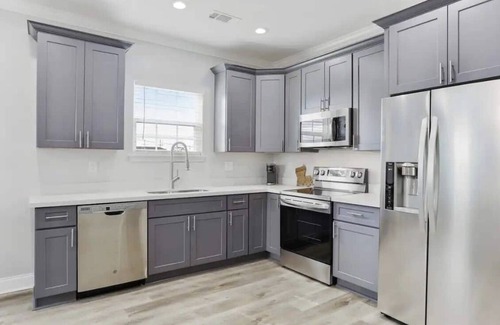 Hollygrove Apartment | Pleasant Peachy Escape