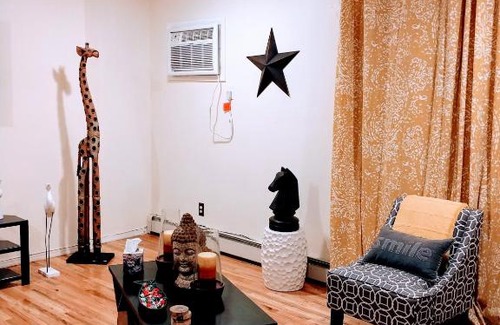 Queens House | Pleasant Place Rooms
