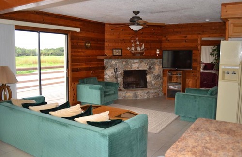 Geneva Cottage | Pleasant Point River Retreat