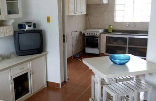 Alambari House | Pleasant Recanto Tatinha with swimming pool.
